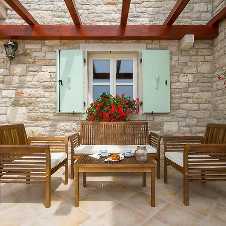 Mara Holiday home *