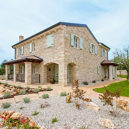 Mara Holiday home *